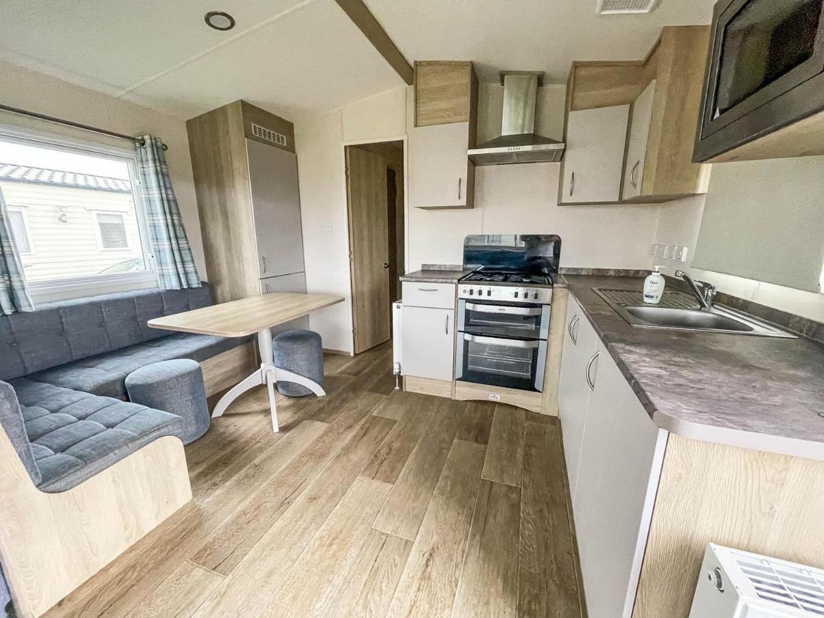 Lovely 8 Berth Caravan With Free Wifi At Broadland Sands, Suffolk Ref 20135Bs Ξενοδοχείο Hopton on Sea Εξωτερικό φωτογραφία