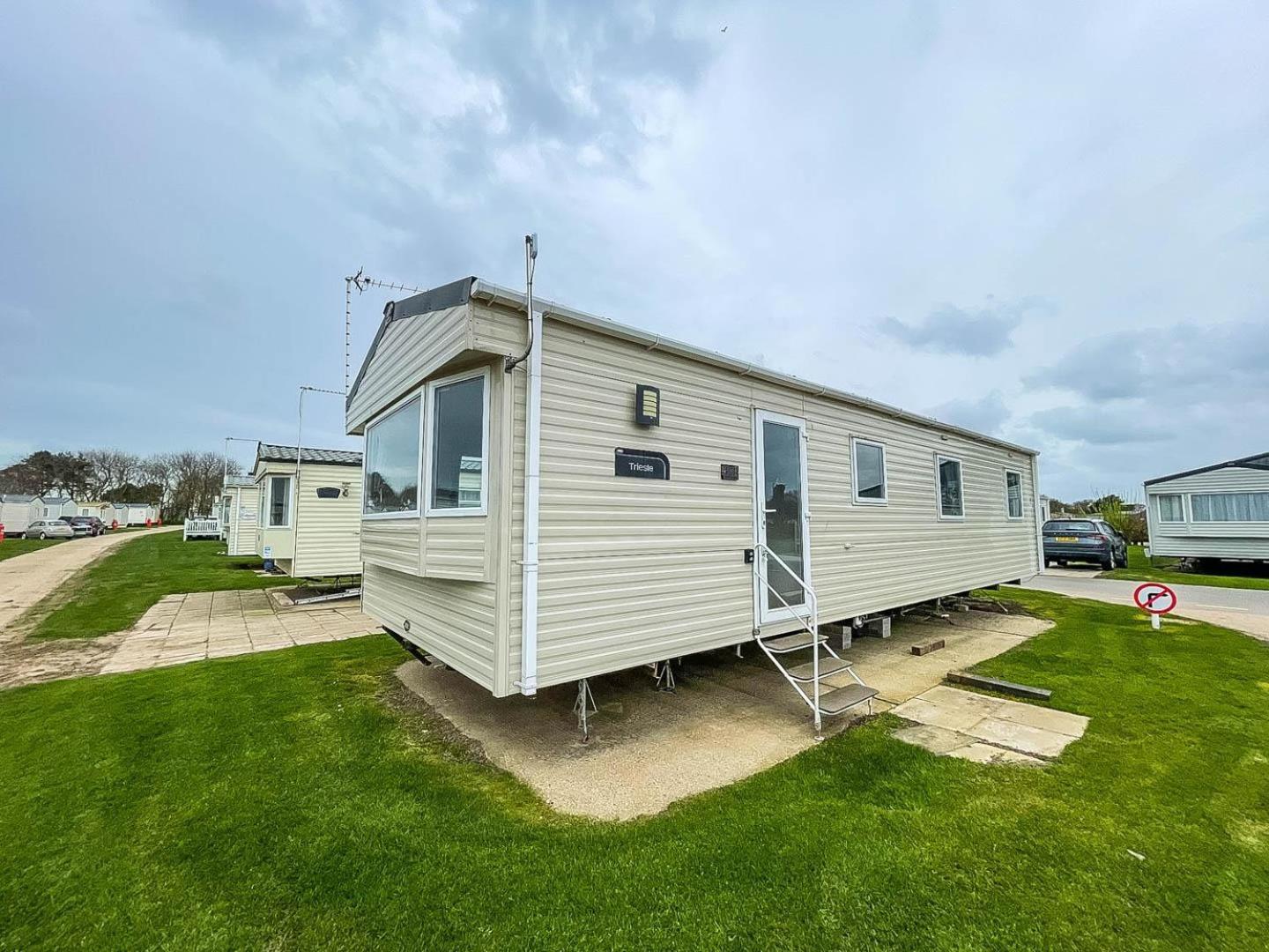 Lovely 8 Berth Caravan With Free Wifi At Broadland Sands, Suffolk Ref 20135Bs Ξενοδοχείο Hopton on Sea Εξωτερικό φωτογραφία