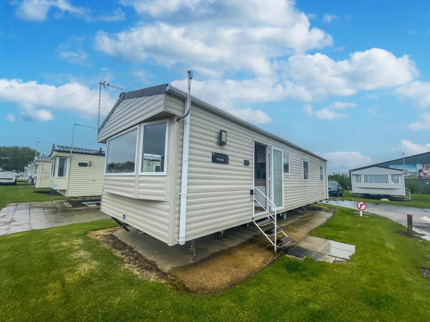 Lovely 8 Berth Caravan With Free Wifi At Broadland Sands, Suffolk Ref 20135Bs Ξενοδοχείο Hopton on Sea Εξωτερικό φωτογραφία